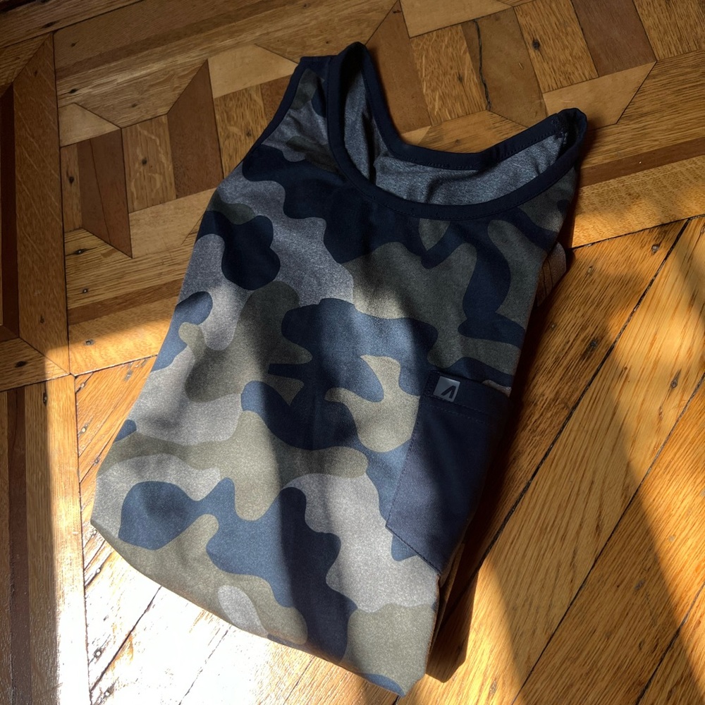 Arecon Athletic men’s cargo tank. Size small. Gently worn. In perfect condition